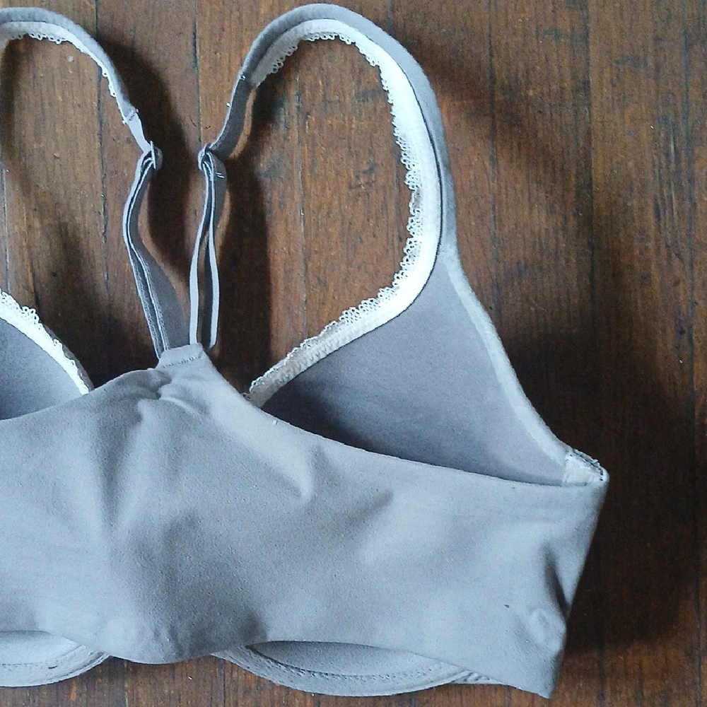 Victoria's Secret Seamless Bra Intimates - Picture 9 of 11